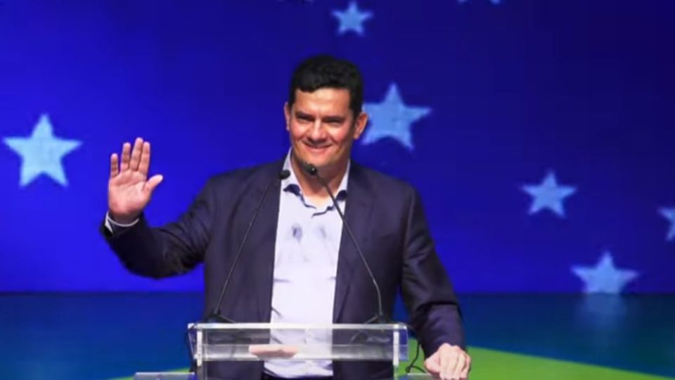Moro diz que está “pronto para liderar” e escolhe Pastore para projeto econômico Sergio Moro durante filiação ao Podemos.