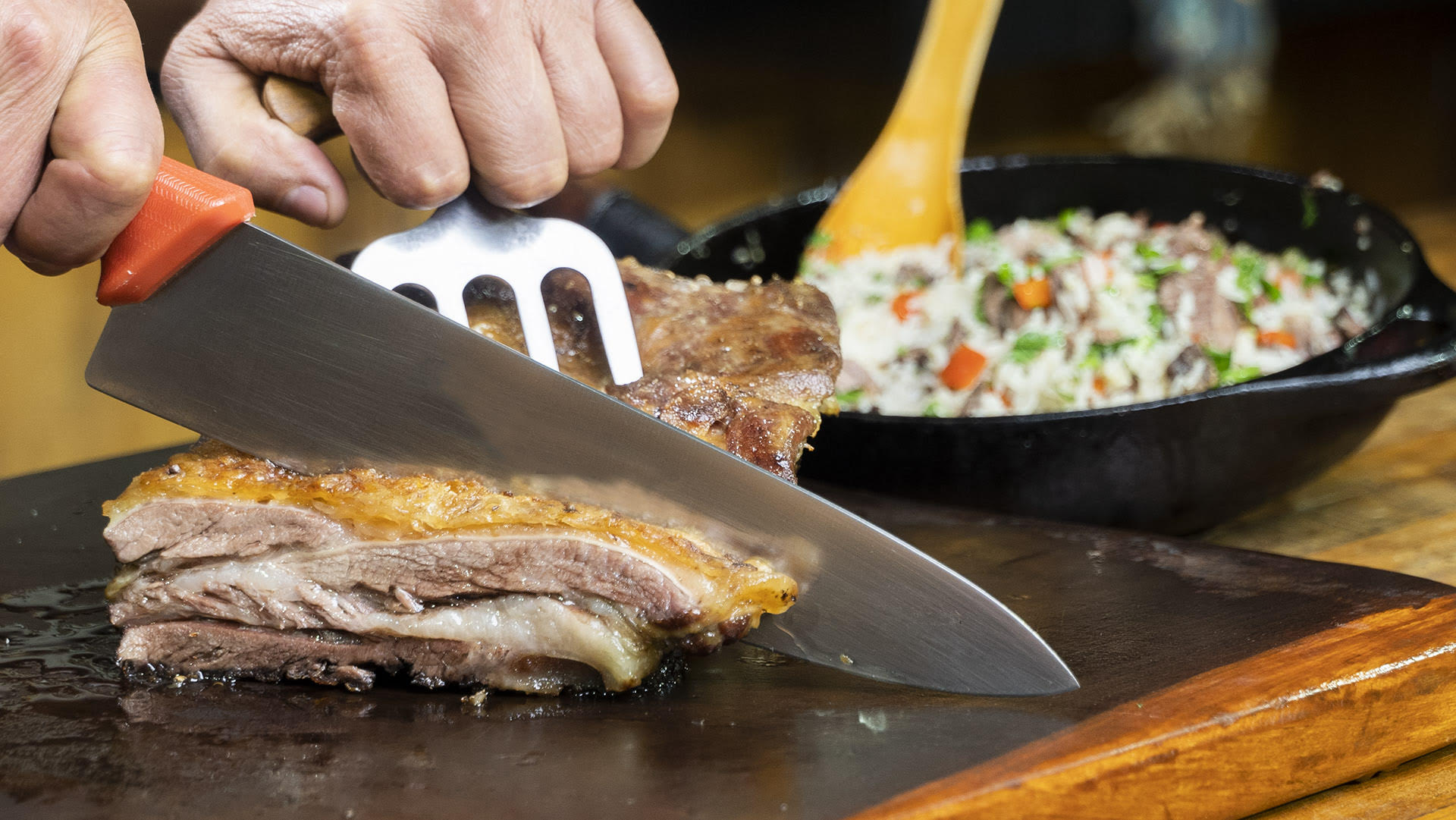 Deliciosa costela no saco de papel. Receita do churrasqueiro influencer José Almiro.