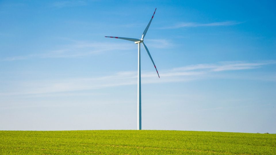 Bandidos, possível fonte de energia renovável para o país Basta pôr turbinas nas portas dos presídios para aproveitar a energia do movimento incessante de bandidos entrando e saindo. Polícia prende, juiz solta.