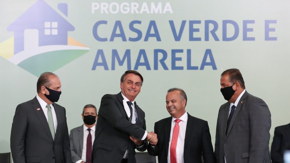 Focado no Auxílio Brasil, governo esvazia orçamento do Casa Verde e Amarela Casa Verde e Amarela