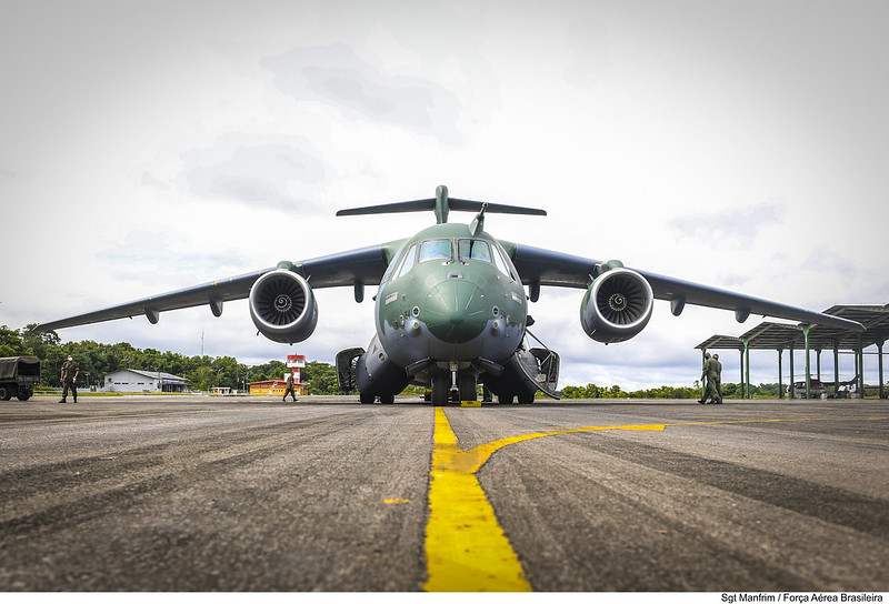 Cargueiro militar do modelo KC-390 MiIlennium fabricado pela Embraer.