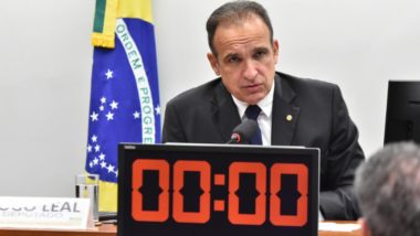 Relator rebate Bolsonaro e diz que não há espaço no Orçamento para reajuste de servidores O relator-geral do Orçamento 2022, deputado Hugo Leal (PSD-RJ).