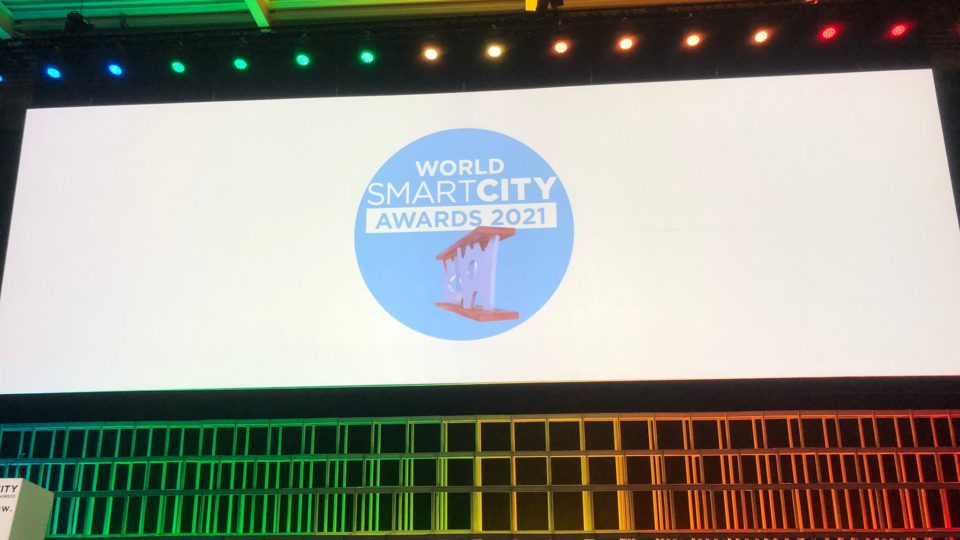 Ao lado de Wuhan e Londres, Curitiba foi finalista do prêmio World Smart City Awards O World Smart City Awards, maior premiação de cidades inteligentes do mundo.