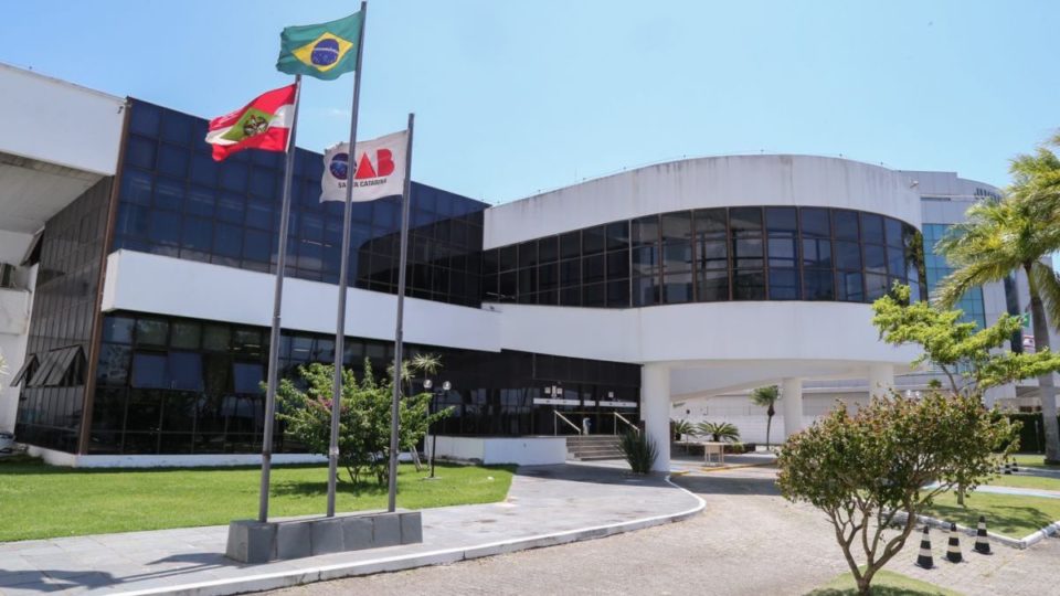 “Cotas para homens”: chapa da OAB-SC troca 5 mulheres por 5 homens para cumprir regra eleitoral Chapa precisou substituir cinco candidatas mulheres por cinco candidatos homens