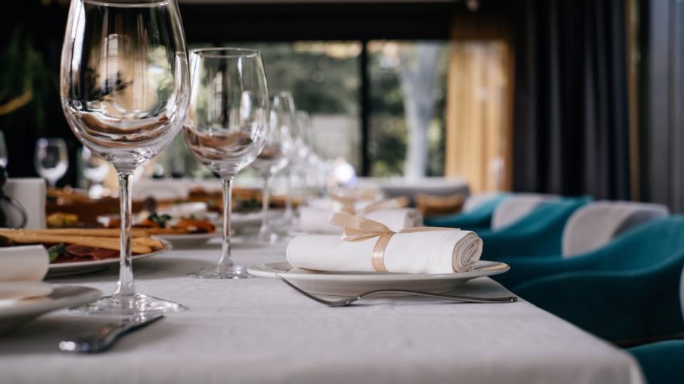 Bares e restaurantes de Curitiba seguem permitidos com restrições mínimas de atendimento Restaurantes Curitib