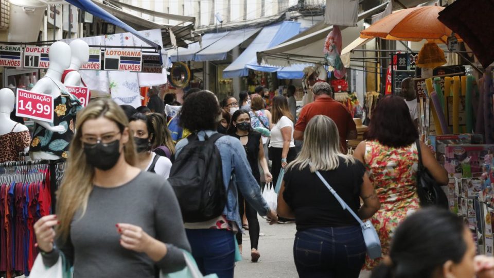 IBGE aponta menor percentual de brasileiros com renda do trabalho desde 2012 IBGE