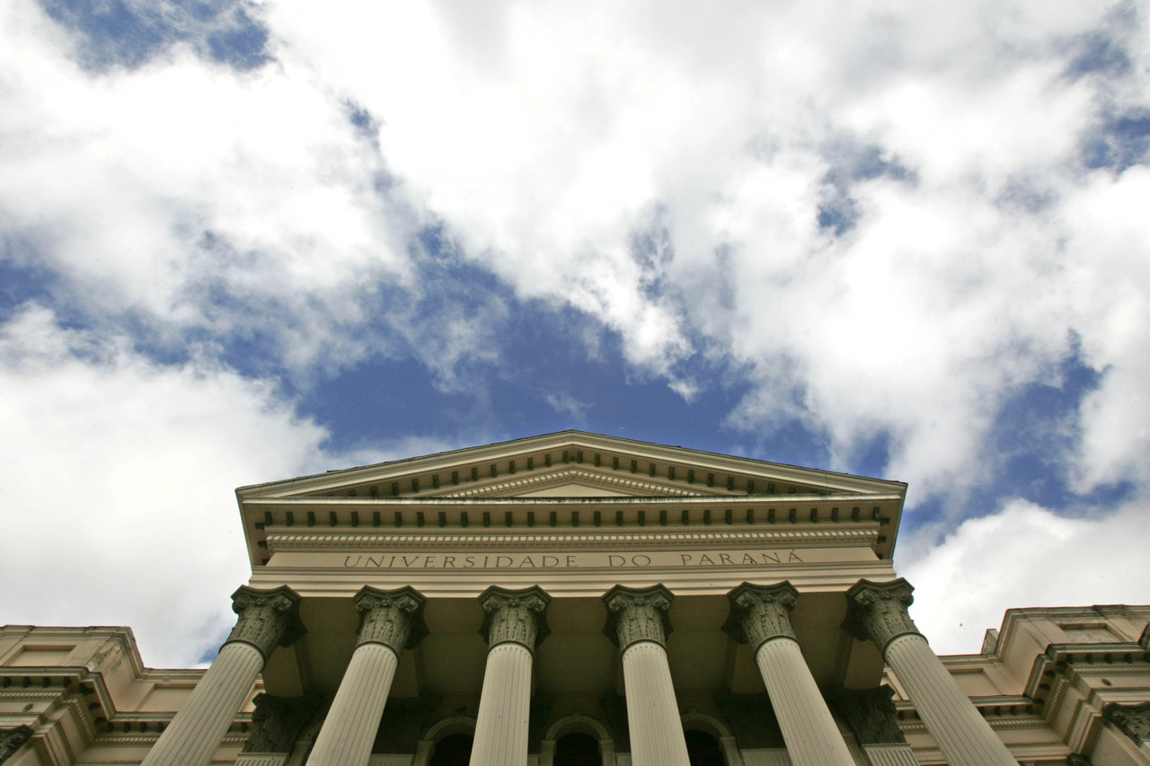 Prédio histórico da UFPR, no centro de Curitiba