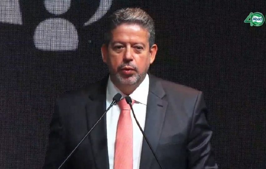 Lira volta a cobrar do Senado a aprovação da reforma do Imposto de Renda Lira se queixou de que o acordo costurado com o Senado não foi cumprido.