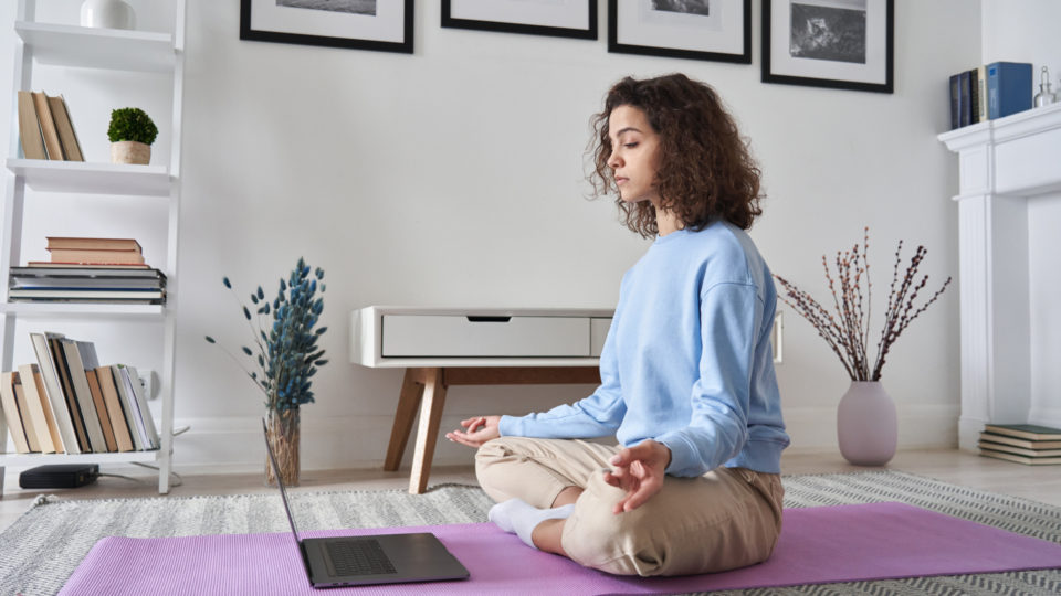 O quarto zen é indicado para pessoas que querem desacelerar e relaxar ao máximo dentro de casa.