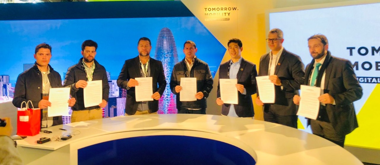 <em>Documento foi assinado pelo vice-presidente da Câmara Federal, deputado Marcelo Ramos, <br /> pelos diretores do iCities, do Ibrachina e do LA USA Business Strategy. Foto: Divulgação</em> <em>Documento foi assinado pelo vice-presidente da Câmara Federal, deputado Marcelo Ramos, <br /> pelos diretores do iCities, do Ibrachina e do LA USA Business Strategy. Foto: Divulgação</em>