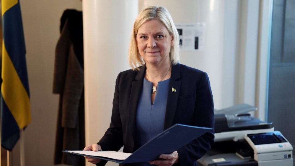 Primeira-ministra da Suécia renuncia após apenas algumas horas no cargo Magdalena Andersson foi a primeira mulher a ocupar o cargo no país, e pode retornar em governo de minoria puramente social-democrata
