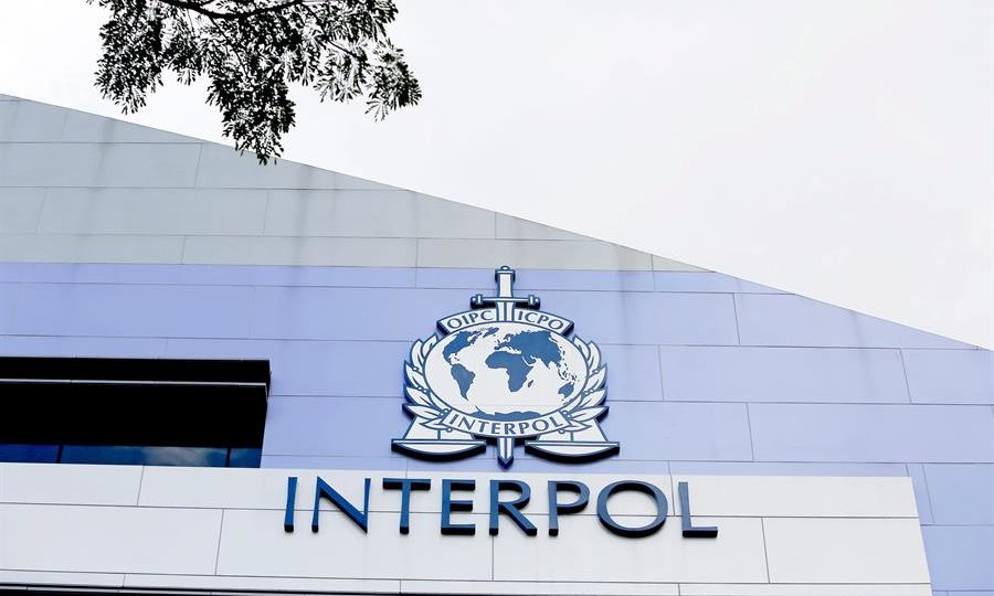 General emiradense acusado por torturas é eleito o novo presidente da Interpol Edifício do Complexo Global para Inovação da Interpol em Singapura. General emiradense que foi acusado por torturas é eleito presidente da Interpol