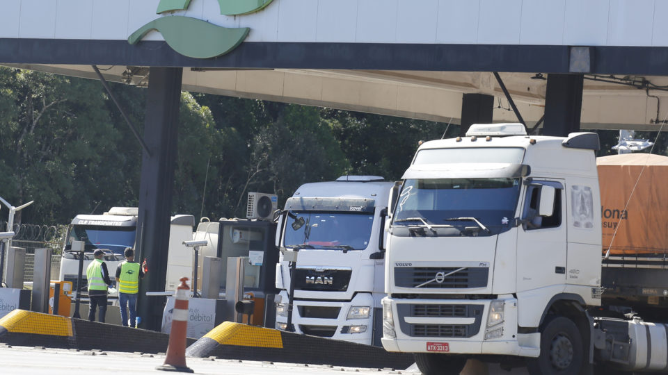 No período sem pedágio, veja como vai funcionar a passagem pelas praças de cobrança Pedágio na BR-277, sentido litoral paranaense