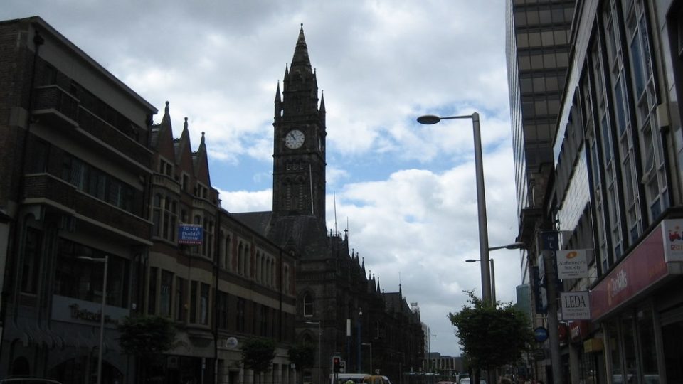 Mulher expõe seu pênis em público. Como isso é possível? Entenda Caso foi em Middlesbrough, no Reino Unido: denunciada negou as acusações