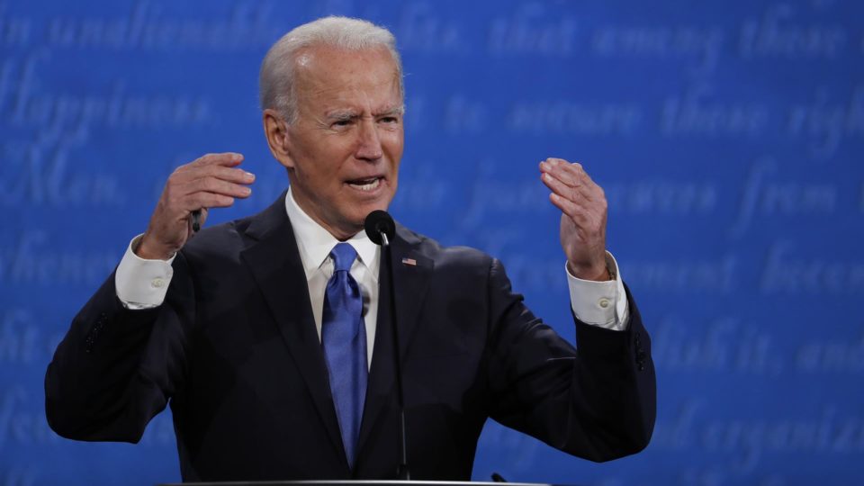 EUA suspendem voos partindo da África do Sul e de sete outros países africanos Biden seguiu aconselhamento do Instituto Nacional de Alergia e Doenças Infecciosas e do Centro de Controle e Prevenção de Doenças