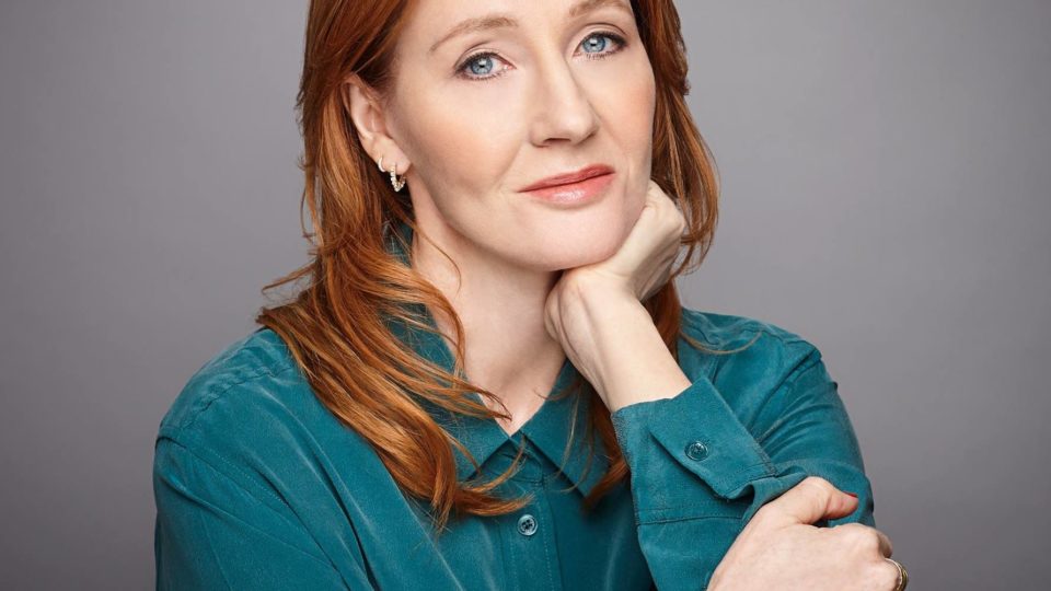 Militância trans intimida novamente J. K. Rowling e ela diz que não vai se calar Militância trans intimida novamente J. K. Rowling e ela diz que não vai se calar