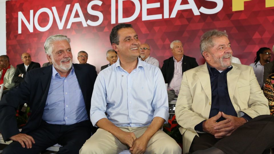 Ativismo LGBT e doutrinação: casos em escolas na Bahia são apenas a “ponta do iceberg” O ex-governador da Bahia, Jaques Wagner (PT); o atual governador do estado, Rui Costa (PT); e o ex-presidente Luiz Inácio da Lula da Silva