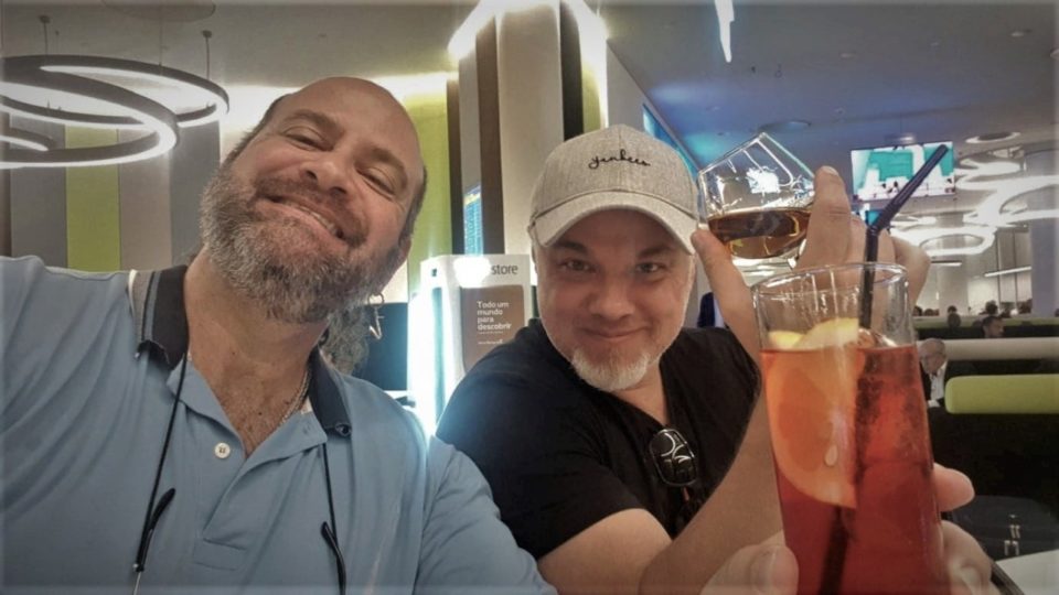 Derico, o saxofonista, participa de show em homenagem ao jornalista Fábio Campana Derico e o amigo Jeff Sabbag, juntos na homenagem de saudades a Fábio Campana.