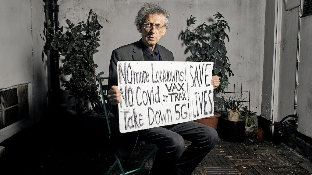 Piers Corbyn, irmão do político marxista inglês Jeremy Corbyn, é um dos maiores nomes do movimento antivacina no Reino Unido