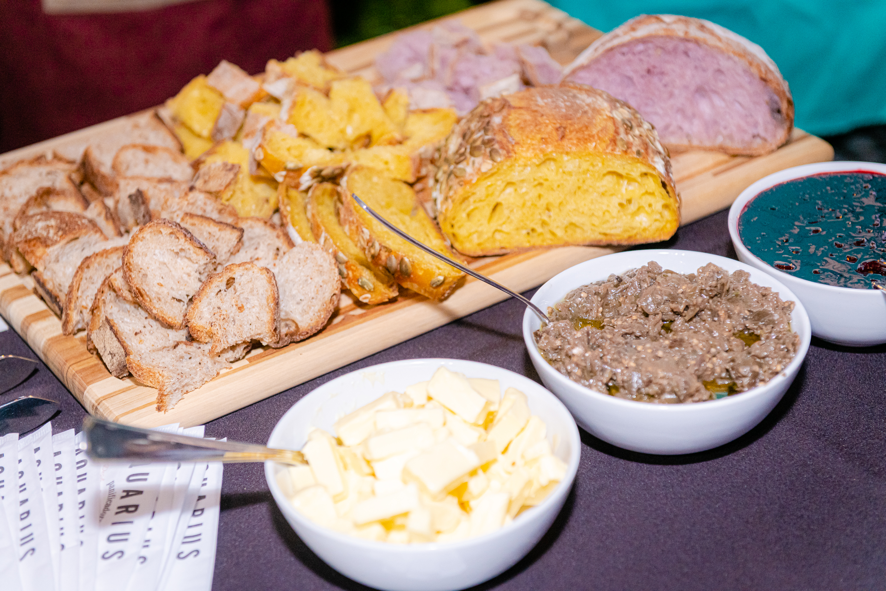 A mesa de pães artesanais, pastas e geleias da Aquarius Panificadora fez sucesso!
A mesa de pães artesanais, pastas e geleias da Aquarius Panificadora fez sucesso!