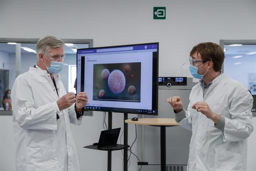 O rei Philippe, da Bélgica, (à esquerda)