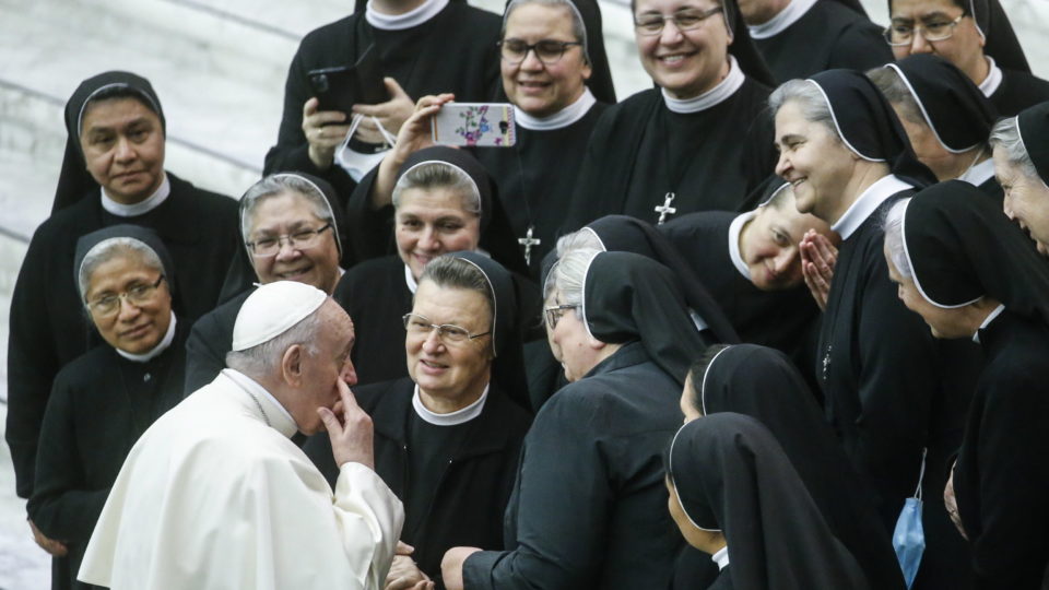Papa Francisco: “distanciamento das instituições” causa “retrocesso da democracia”