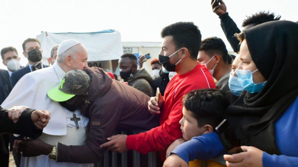 Papa volta a falar sobre migração: “Detenhamos este naufrágio da civilização” Em visita à Grécia, papa Francisco fala em deter naufrágio da civilização.