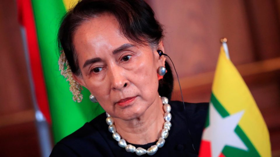 Líder deposta por golpe em Mianmar, Aung San Suu Kyi é condenada a quatro anos de prisão Um tribunal de Mianmar condenou Aung San Suu Kyi, líder deposta por um golpe militar, a quatro anos de prisão por incitação pública e violação das regras da pandemia. Foto de arquivo, 9 de outubro de 2018