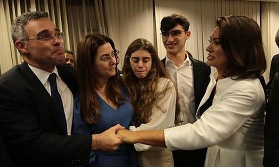 A comemoração de Michelle Bolsonaro e a crentofobia da esquerda A primeira-dama Michelle Bolsonaro comemora a aprovação de André Mendonça para o STF