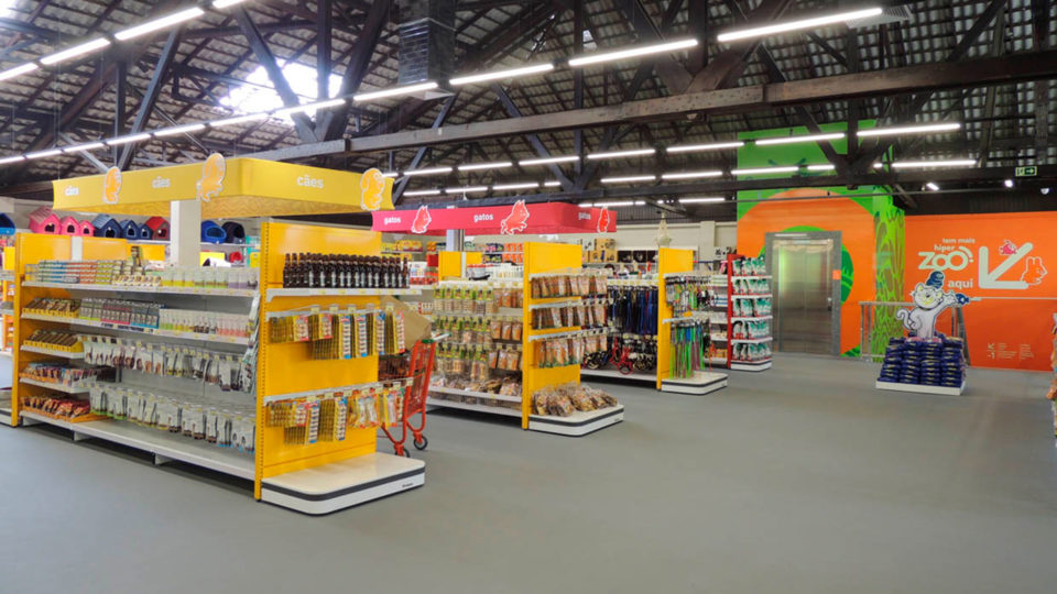Pet shop HiperZoo possui 4 unidades em Curitiba e uma loja virtual.