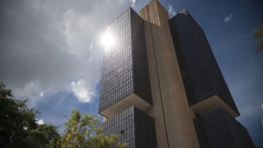 Servidores do BC fazem nova paralisação por reajuste salarial Servidores do BC fazem nova paralisação por reajuste salarial.