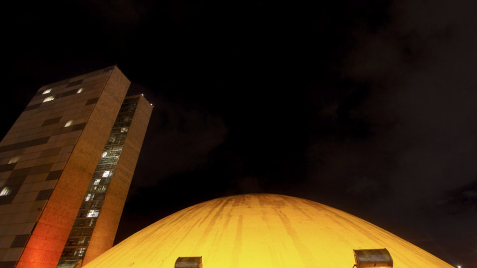 Brasil piora no ranking da corrupção. Adeus a Olavo de Carvalho. Deputados se unem em prol de CPI do Moro Ações recentes do Poder Legislativo ajudaram a enfraquecer leis e mecanismos de combate à corrupção