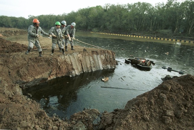 Patrulha Ambiental terá frota renovada com dinheiro de indenização da Petrobras Vazamento de óleo em 2000 foi o maior acidente ambiental da história do Paraná.