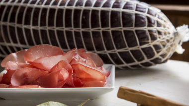 Bresaola, o famoso presunto italiano de carne bovina Bresaola carne bovina