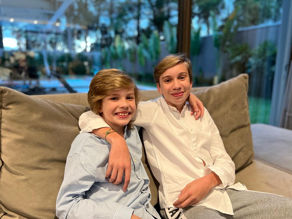 Os irmãos Thomaz e Nicholas Pitlak estão acostumados a buscar informações e fazer pesquisas em diferentes plataformas digitais.