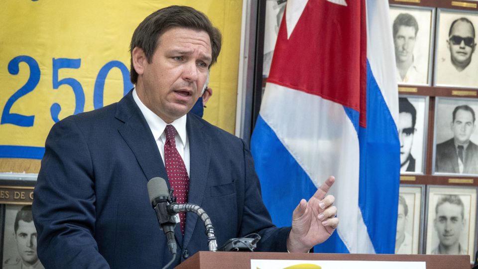 O governador da Flórida, Ron DeSantis, em foto de fevereiro de 2021.