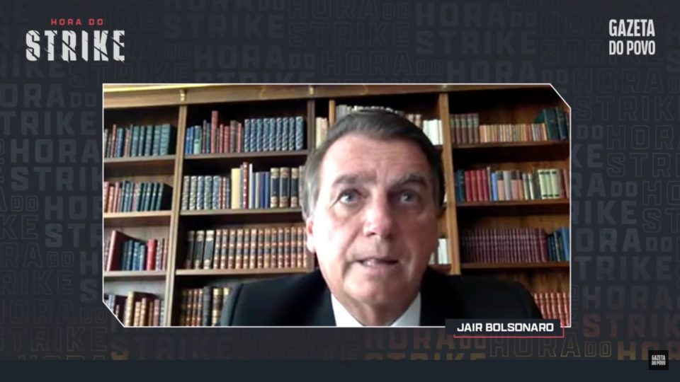 Bolsonaro volta a falar em reajuste salarial para servidores públicos em 2022 Em entrevista do programa Hora do Strike, da Gazeta do Povo, o presidente Jair Bolsonaro voltou a falar em reajuste para os servidores.