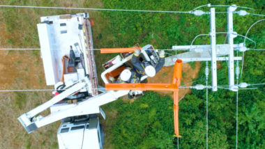 Imagem área de um serviço de reparo da Copel