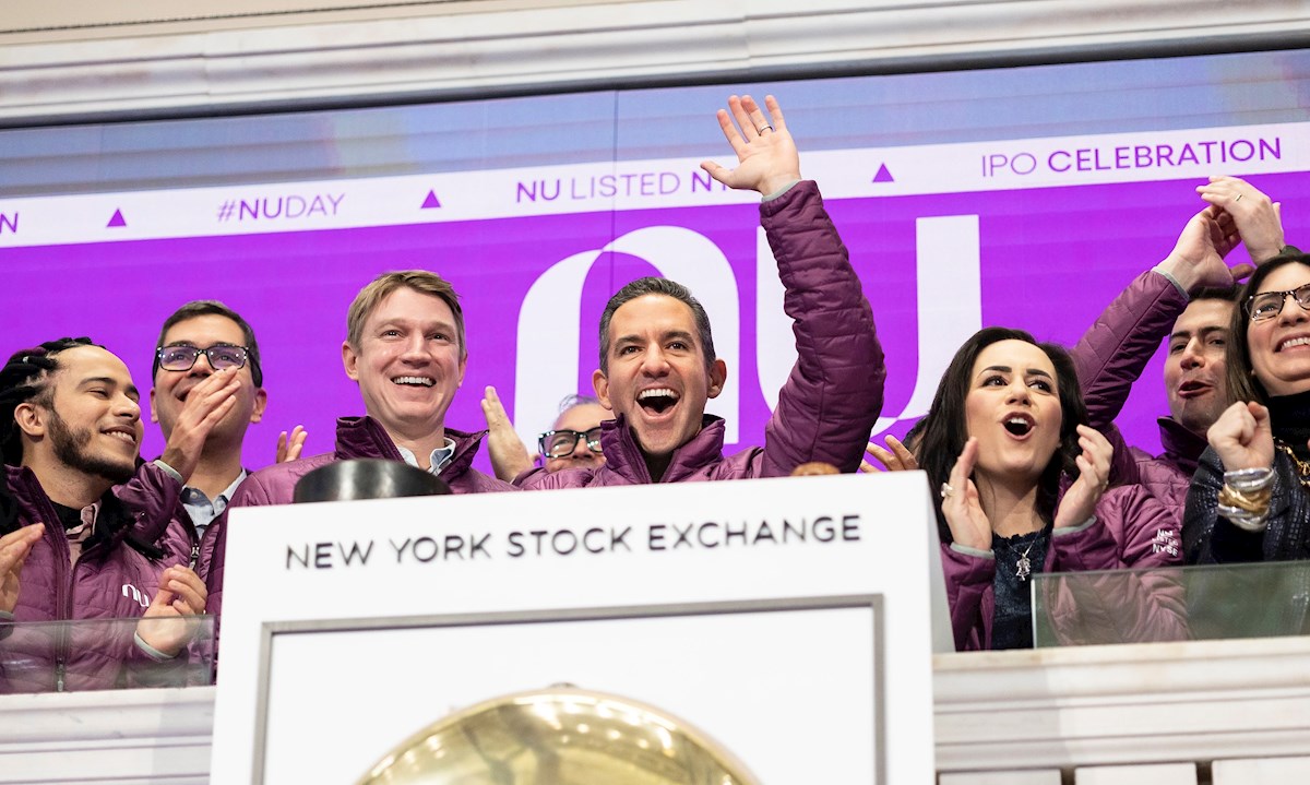 Co-fundadores do Nubank abriram o pregão que lançou as ações do banco digital na Bolsa de Valores de Nova York