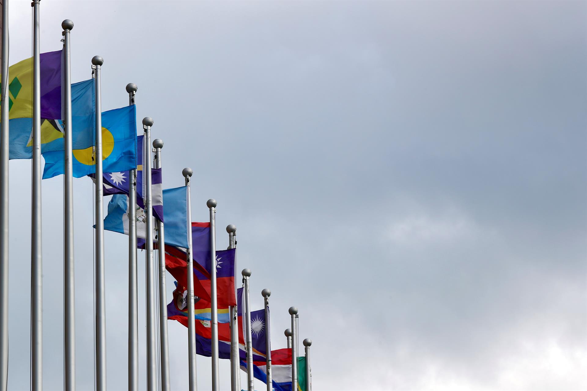 Bandeiras de países aliados de Taiwan em frente ao complexo de embaixadas em Taipei, 10 de dezembro Bandeiras de países aliados de Taiwan em frente ao complexo de embaixadas em Taipei, 10 de dezembro