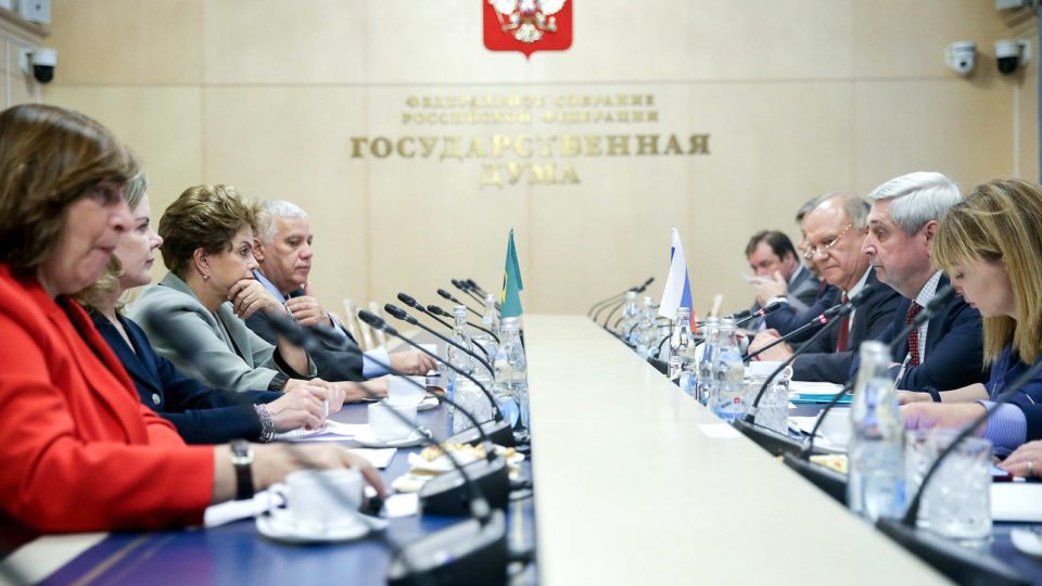Da Rússia, com amor Dilma Rousseff e Gleisi Hoffman, em visita a Moscou em 2019
