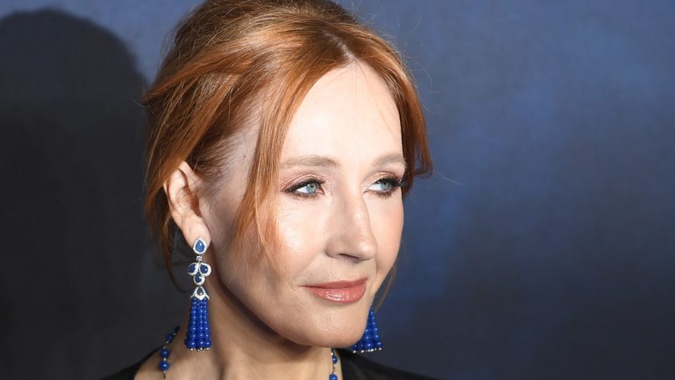 Ela é contra estupradores em presídios femininos. Transfóbica, claro! J. K. Rowling: a autora de “Harry Potter” acusada de transfobia