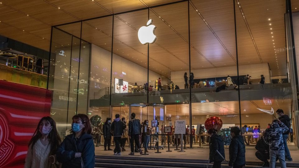 Acordo bilionário, dados em risco, apps removidos: as relações delicadas entre Apple e China Loja da Apple em Pequim: China representa um quinto da receita total da empresa