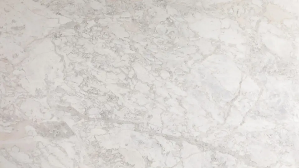 Na Jazida de Branco do PR Grupo Paraná, são extraídos mais de dez tons de branco. Produto: Calacatta PR.
