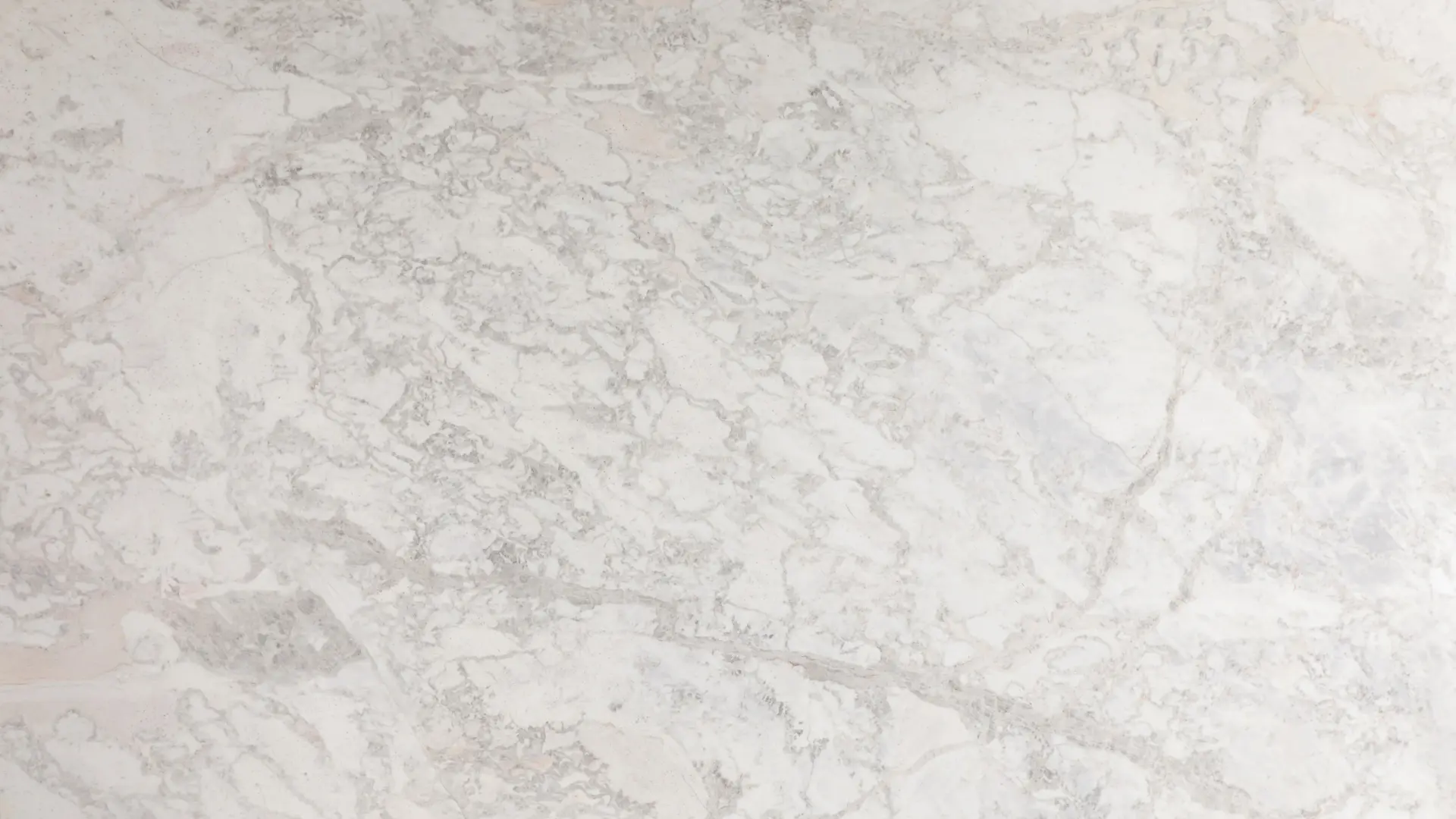 Na Jazida de Branco do PR Grupo Paraná, são extraídos mais de dez tons de branco. Produto: Calacatta PR.