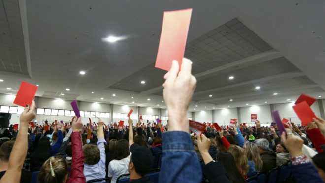 Técnicos mantêm greve em universidades, mas sinalizam adesão a acordo