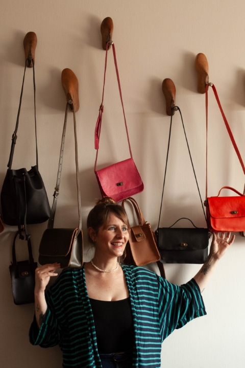 Juliane PInheiro, designer e artesã. Juliane PInheiro, designer e artesã.