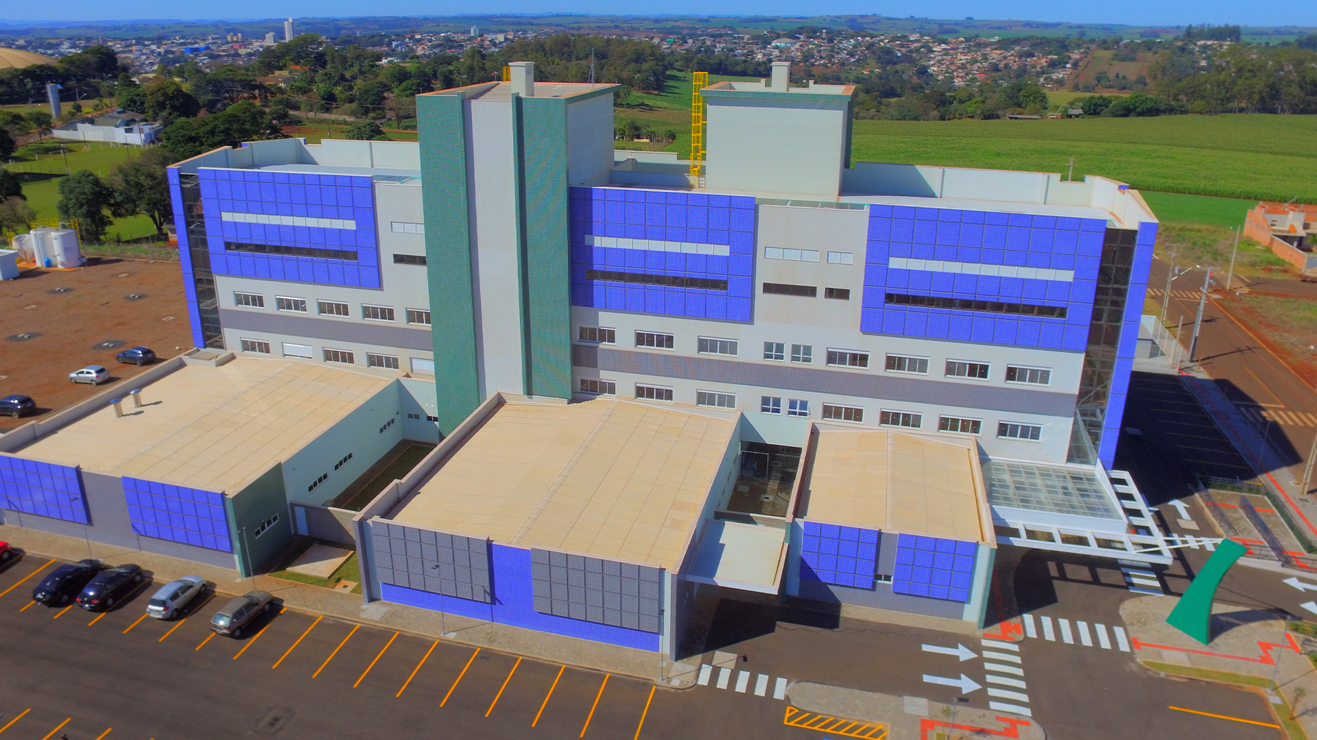 Após 2 anos e meio de construção, Ivaiporã ganha hospital moderno para atender à população