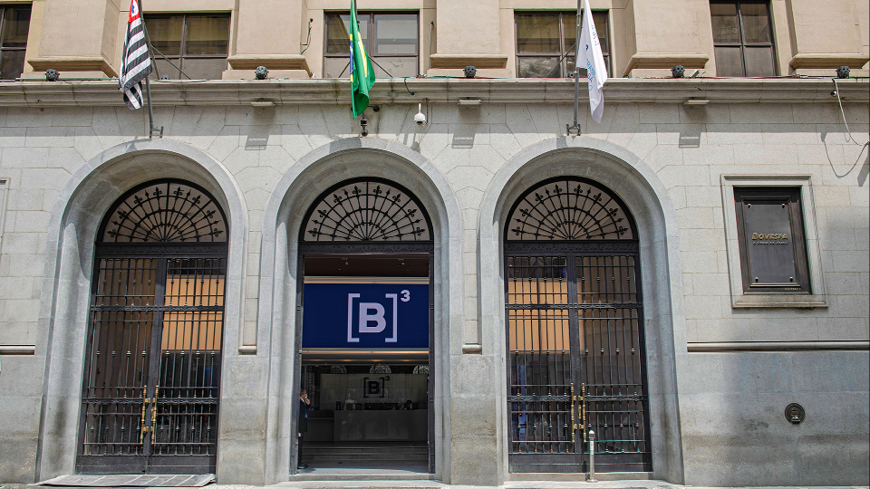Onde investir em 2022: as recomendações de corretoras e gestores Especialistas apontam que investidores podem encontrar boas oportunidades na Bolsa em 2022.