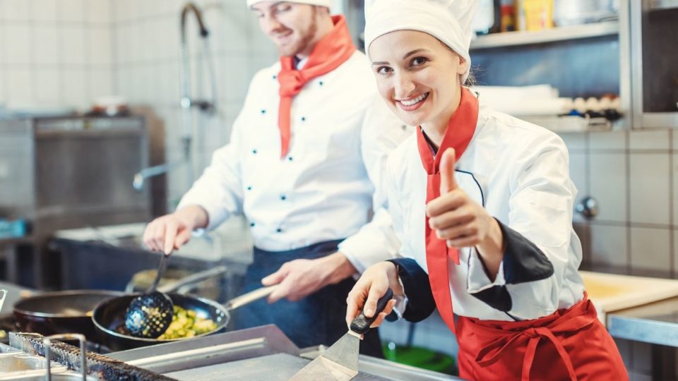 Livro ensina como conquistar clientes usando as estratégias da Pizza Hut e KFC conquistar clientes